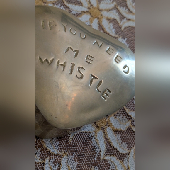 Vintage brass heart trinket holder with brass whistle - Picture 8 of 8